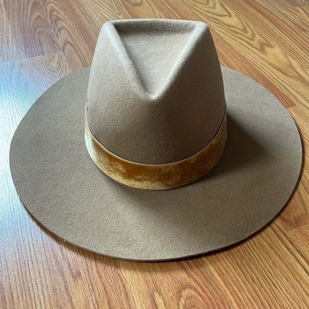 Free People tan wide brim felt fedora with gold velvet band